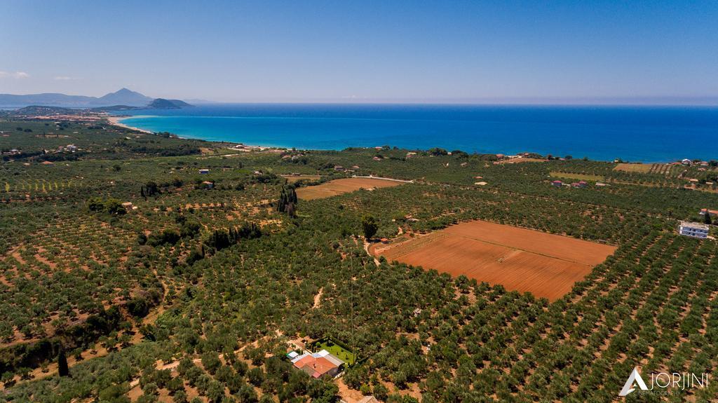Вилла Olives House Vromonerion Экстерьер фото